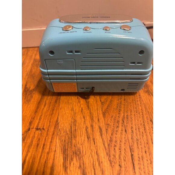 Timex T-147L Blue Retro Alarm Clock Radio With Rock & Roll Sounds - Picture 4 of 6